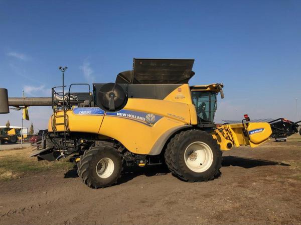 2022 New Holland CR8.90 Combine