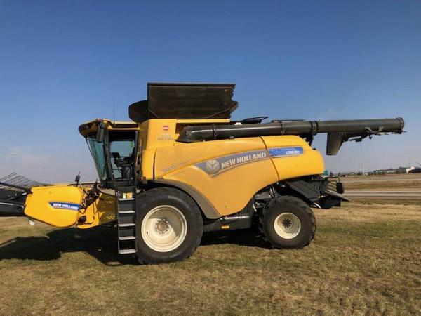 2022 New Holland CR8.90 Combine