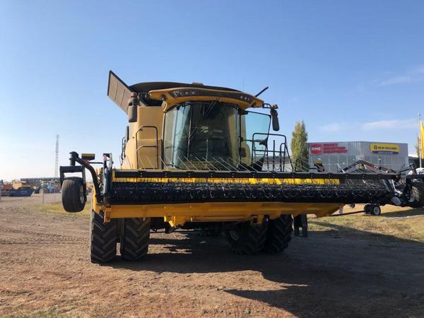 2022 New Holland CR8.90 Combine