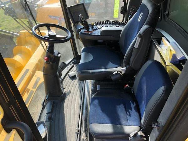 2022 New Holland CR8.90 Combine