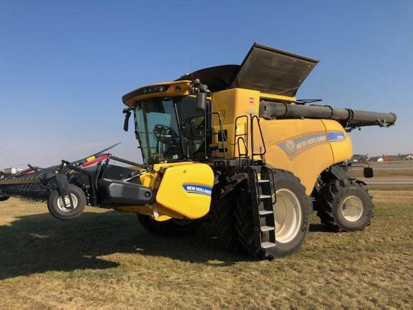 2022 New Holland CR8.90 Combine