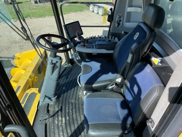 2016 New Holland CR8.90 Combine