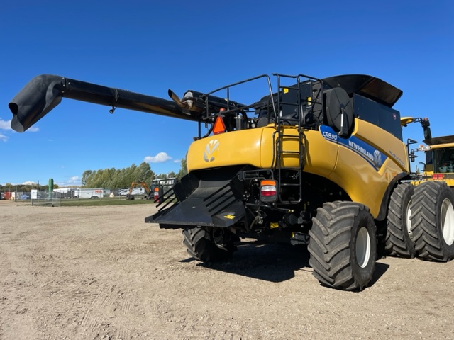 2016 New Holland CR8.90 Combine
