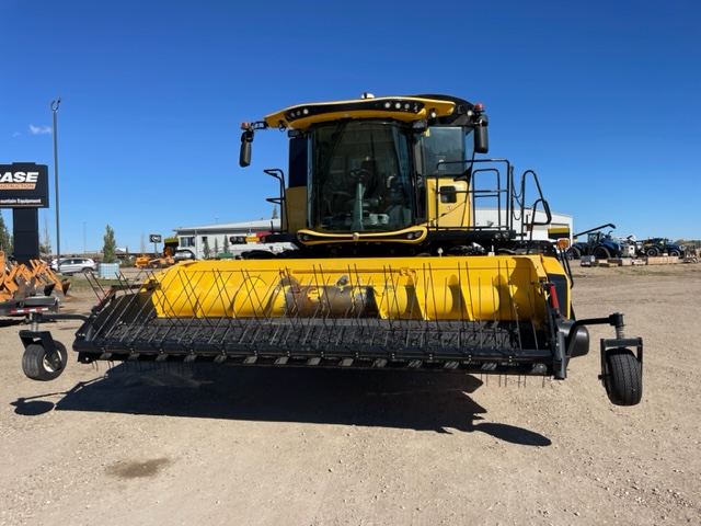 2016 New Holland CR8.90 Combine