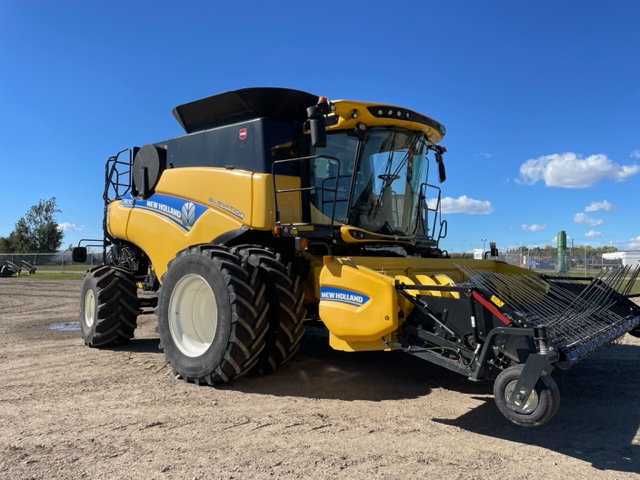 2016 New Holland CR8.90 Combine