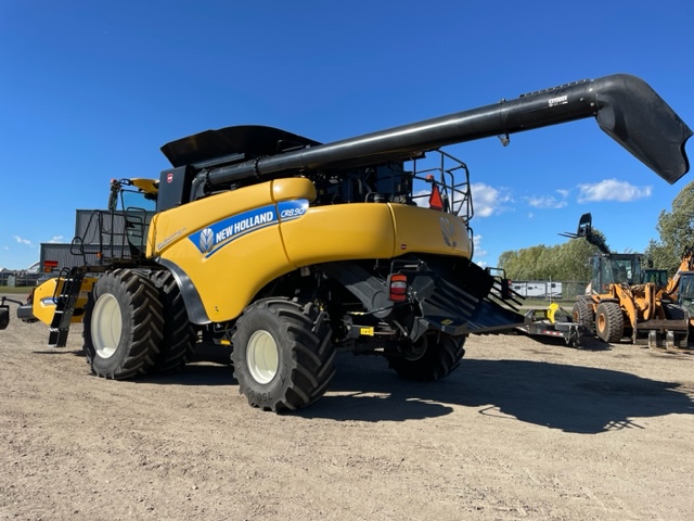 2016 New Holland CR8.90 Combine