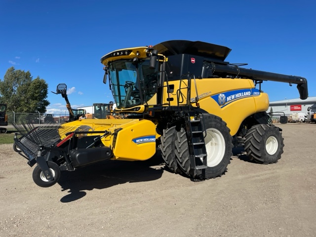 2016 New Holland CR8.90 Combine