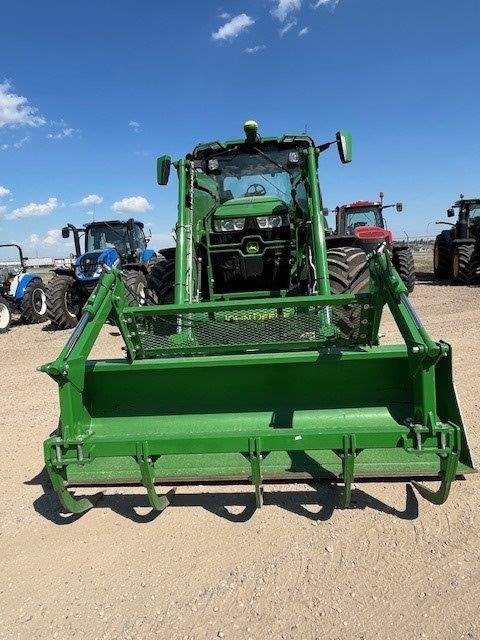 2023 John Deere 7R230 Tractor