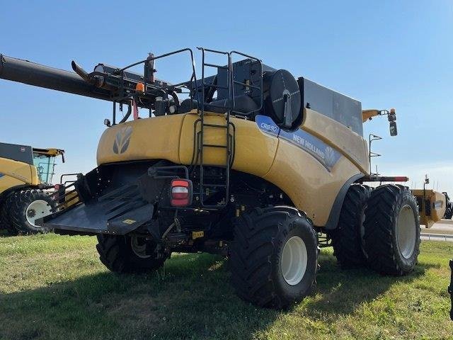 2017 New Holland CR8.90 Combine