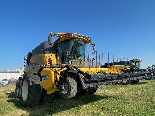 2017 New Holland CR8.90 Combine