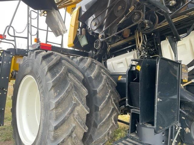 2014 New Holland CR8090 Combine