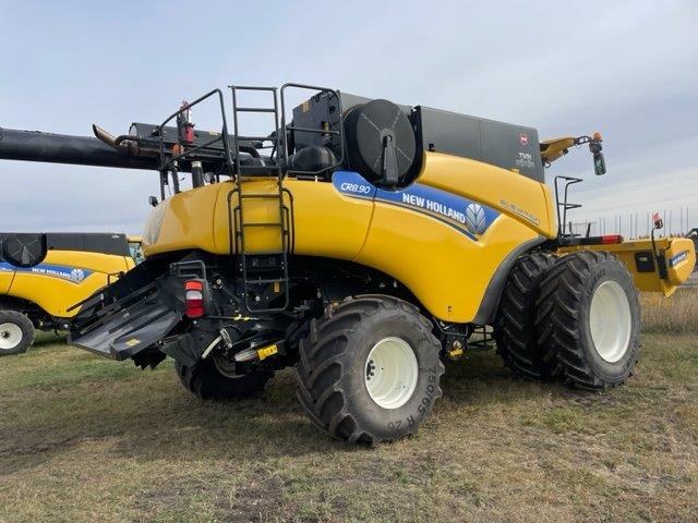 2014 New Holland CR8090 Combine
