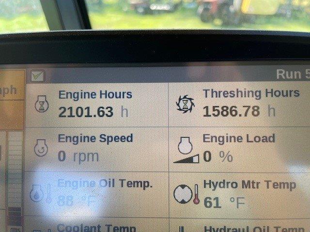 2012 New Holland CR8090 Combine