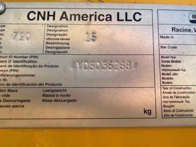 2012 New Holland CR8090 Combine