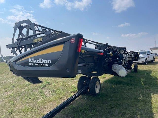 2015 MacDon FD75-35 Header Combine