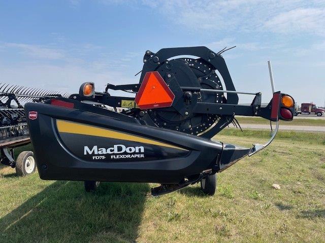 2015 MacDon FD75-35 Header Combine