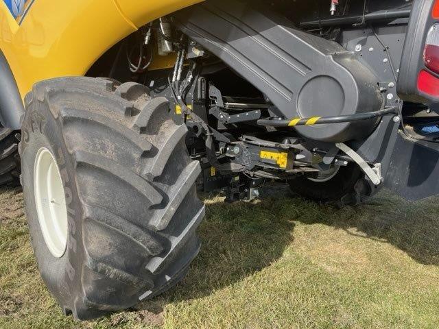 2021 New Holland CR8.90 Combine