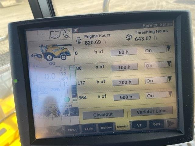 2021 New Holland CR8.90 Combine