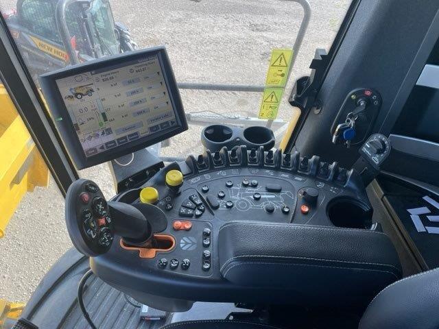 2021 New Holland CR8.90 Combine