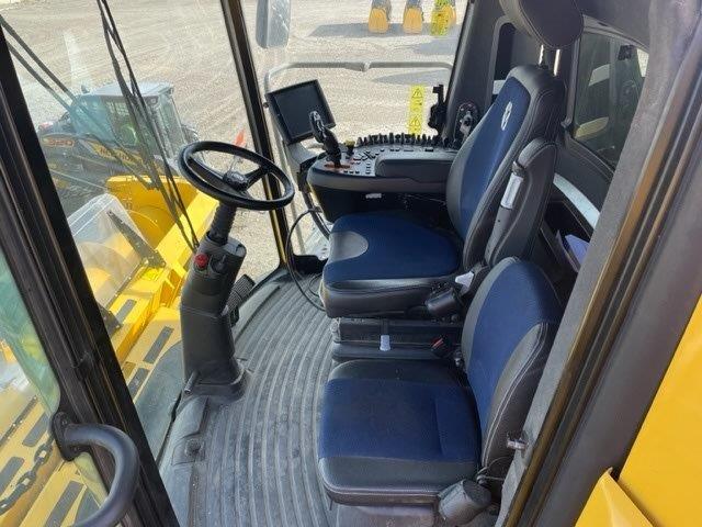 2021 New Holland CR8.90 Combine