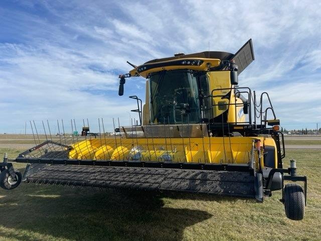 2021 New Holland CR8.90 Combine