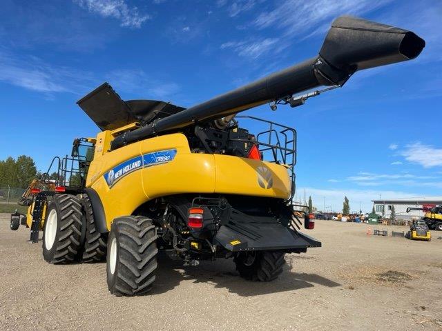2021 New Holland CR8.90 Combine
