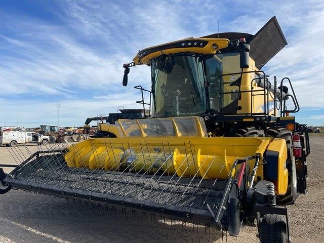 2021 New Holland CR8.90 Combine
