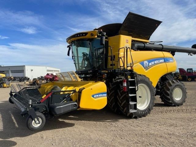 2021 New Holland CR8.90 Combine