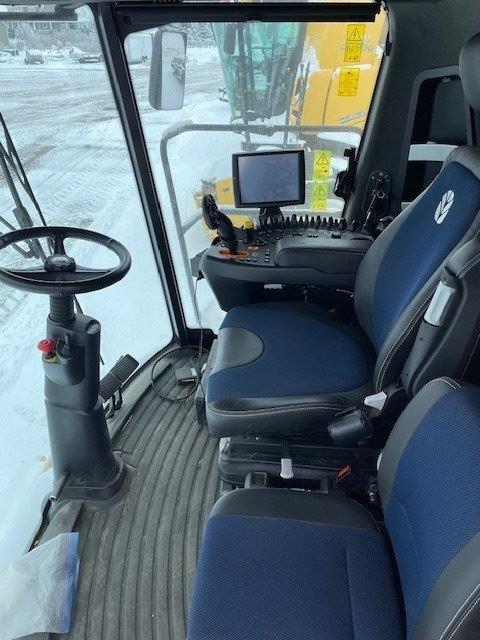 2023 New Holland CR9.90 Combine