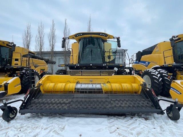 2021 New Holland CR8.90 Combine