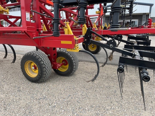 2022 Bourgault 9500-60 Field Cultivator