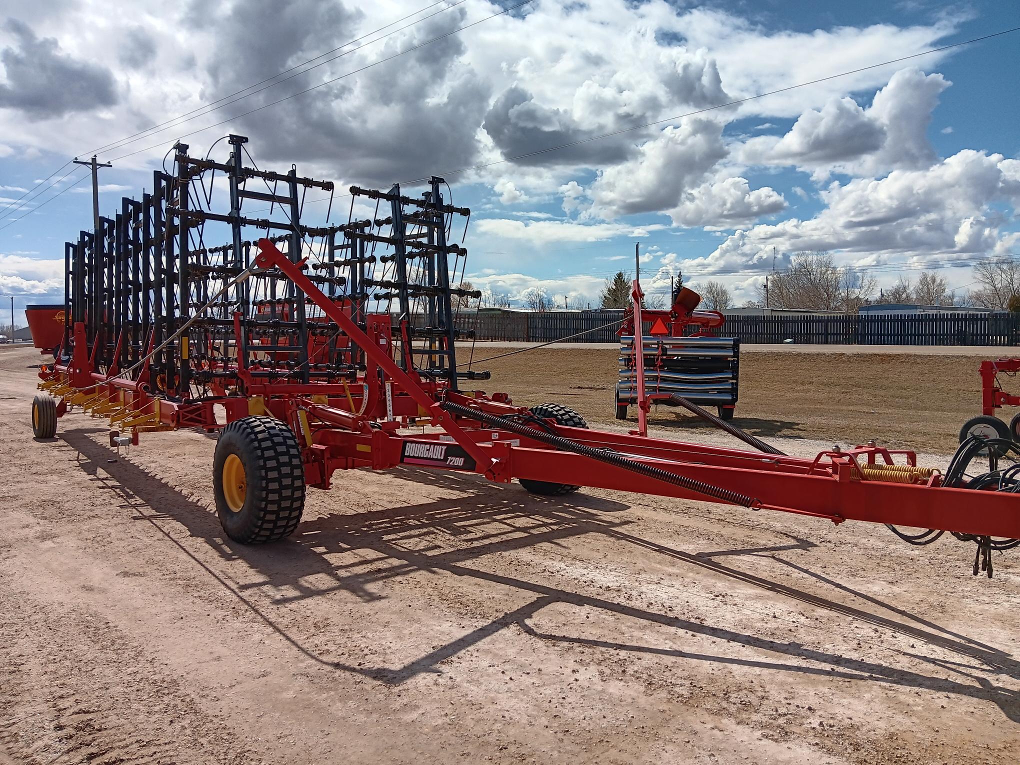 2013 Bourgault 7200-72 Harrow