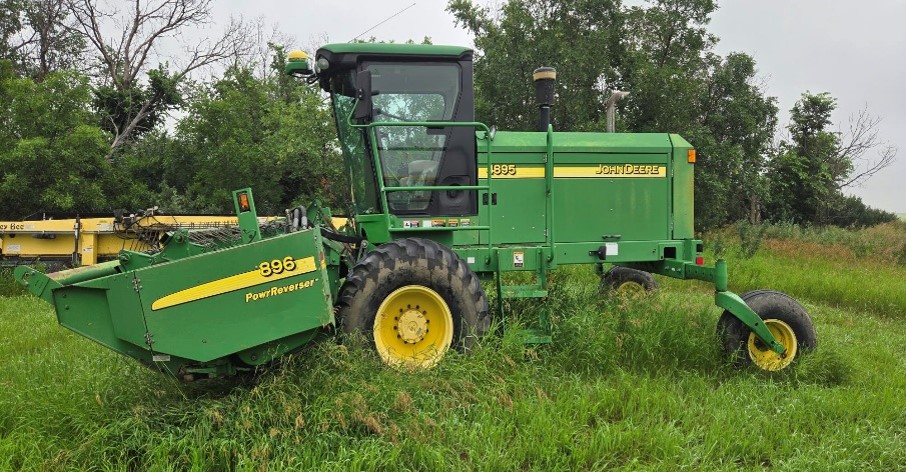 2008 John Deere 4895 Windrower