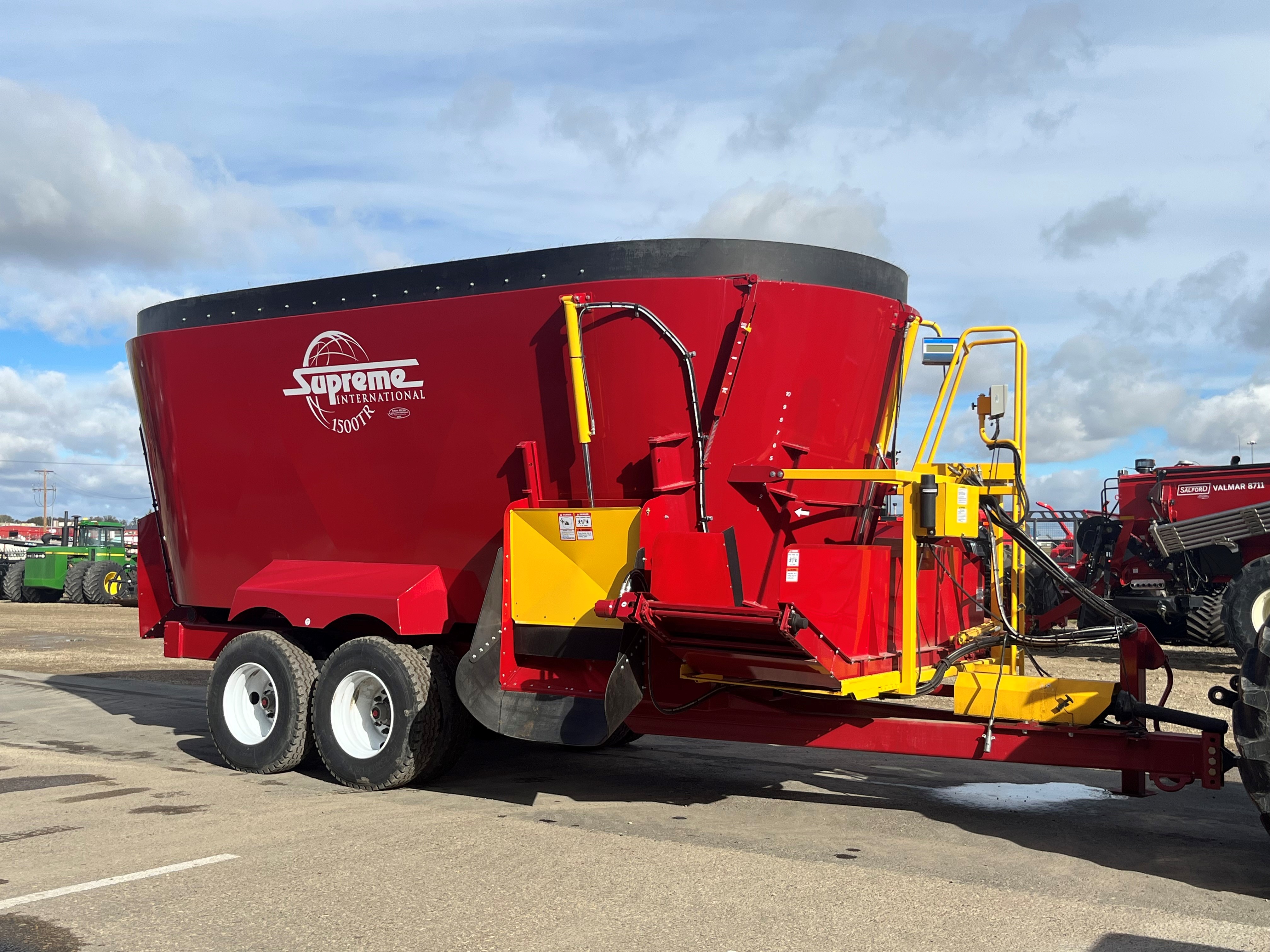 2022 Supreme 1500TR TMR Mixer