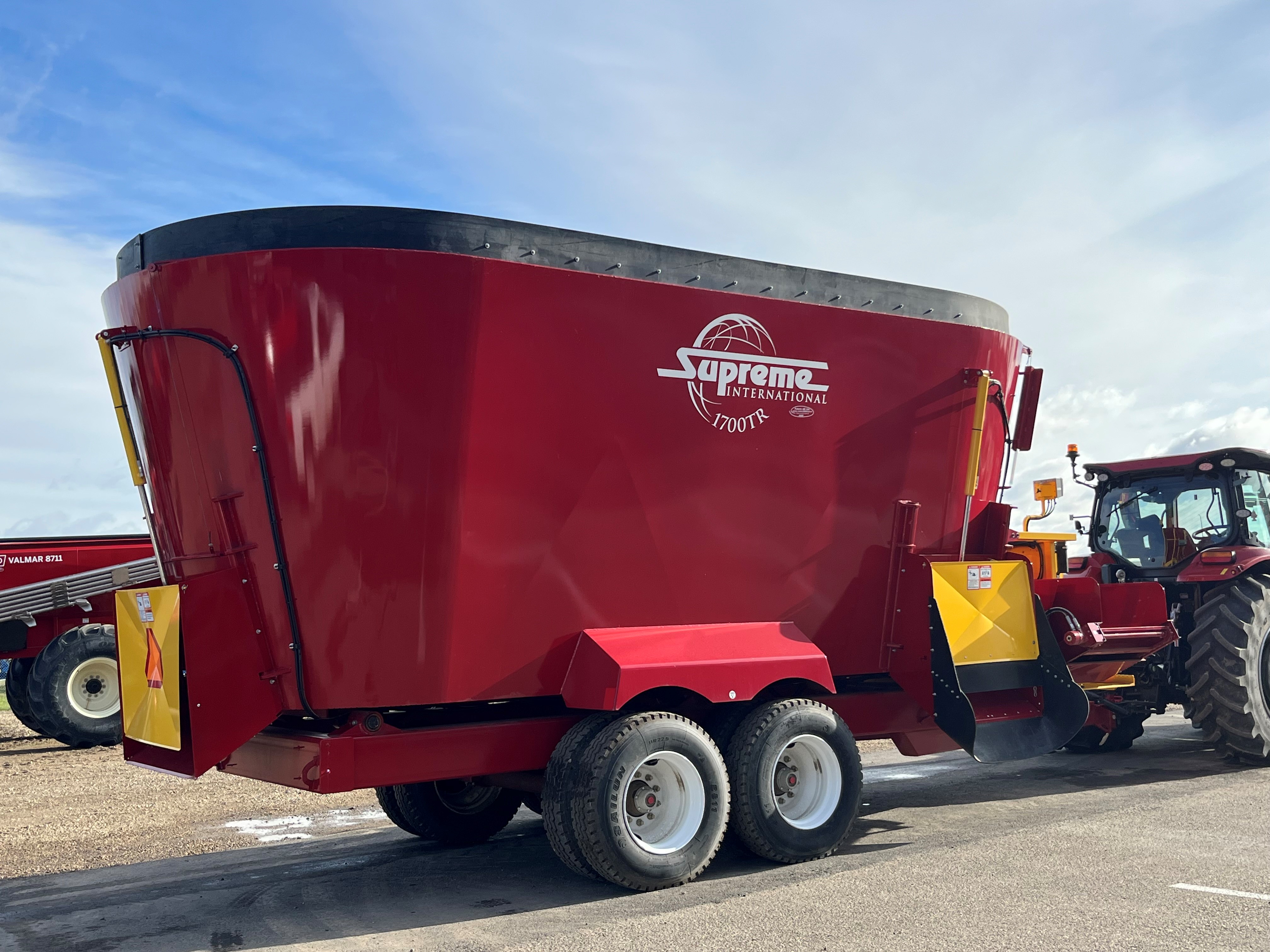 2022 Supreme 1700TR TMR Mixer