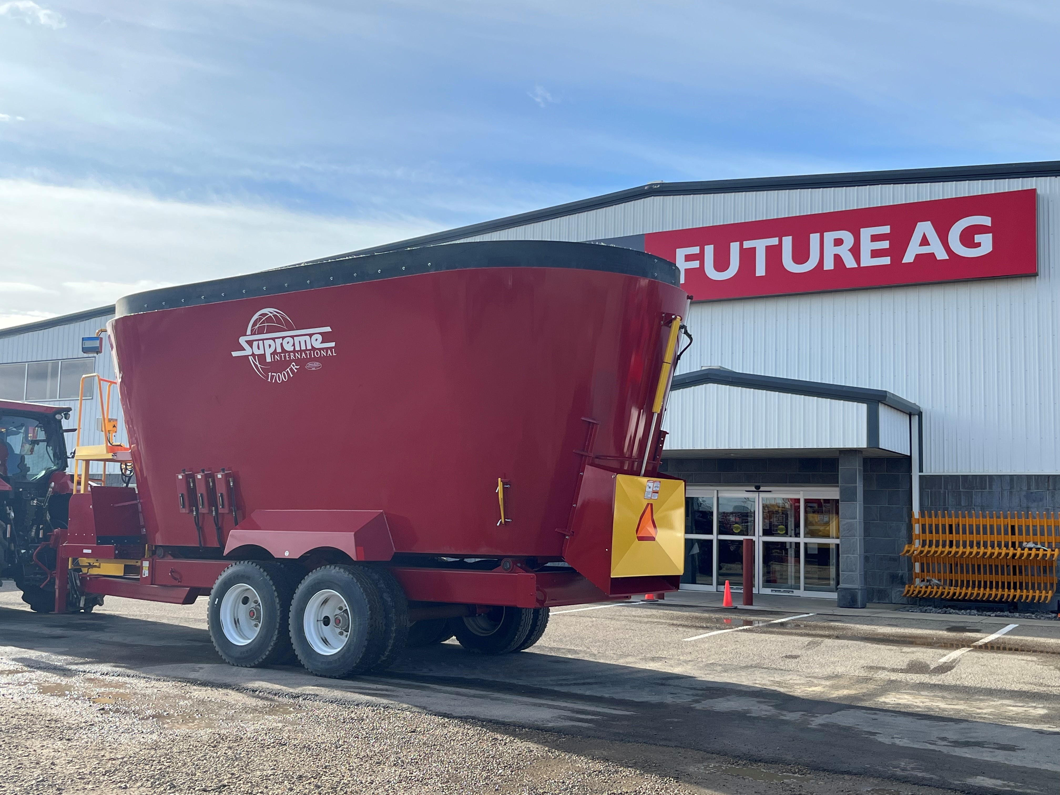 2022 Supreme 1700TR TMR Mixer