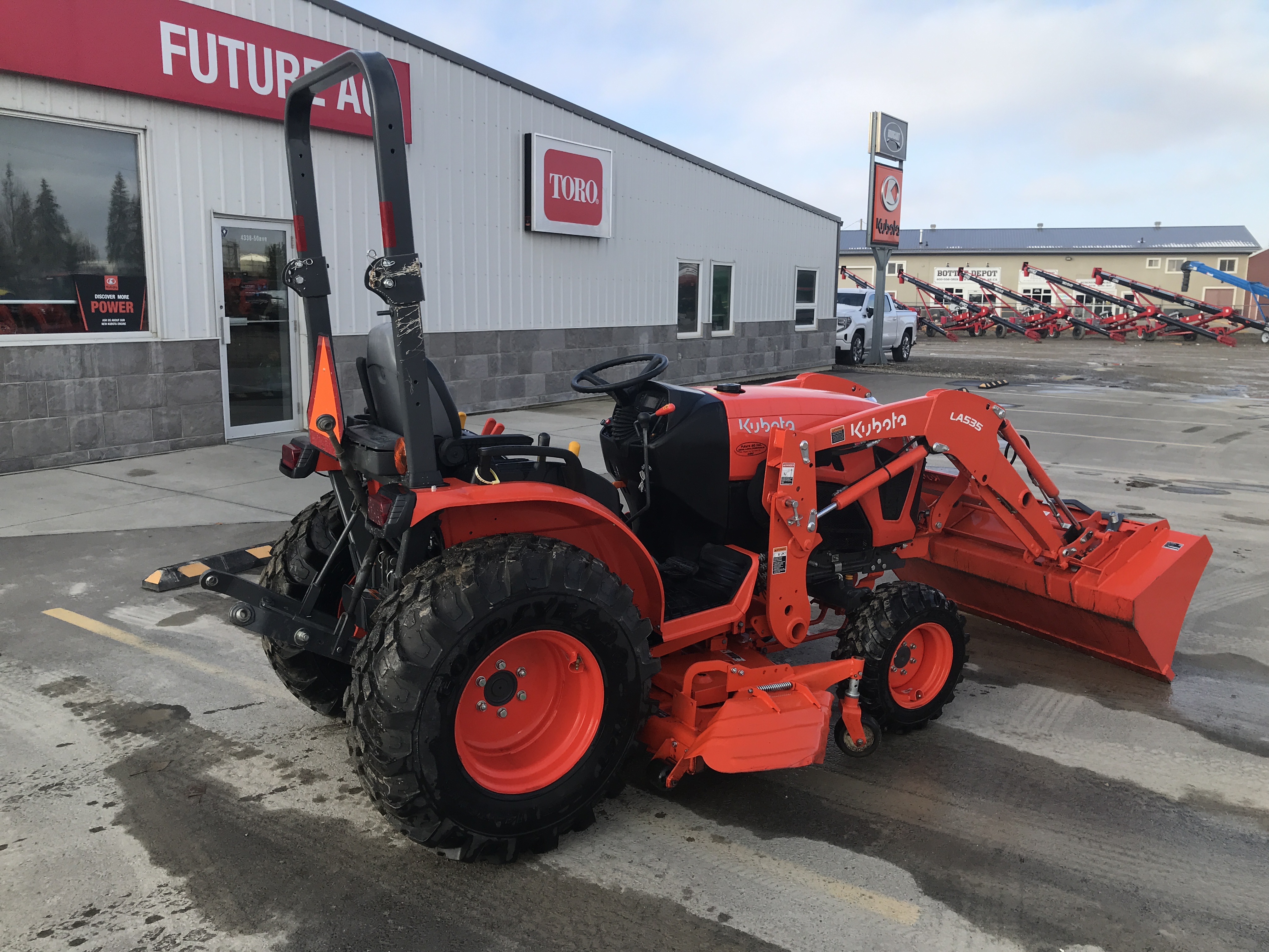 2022 Kubota LX2610HSD Lawn Tractor