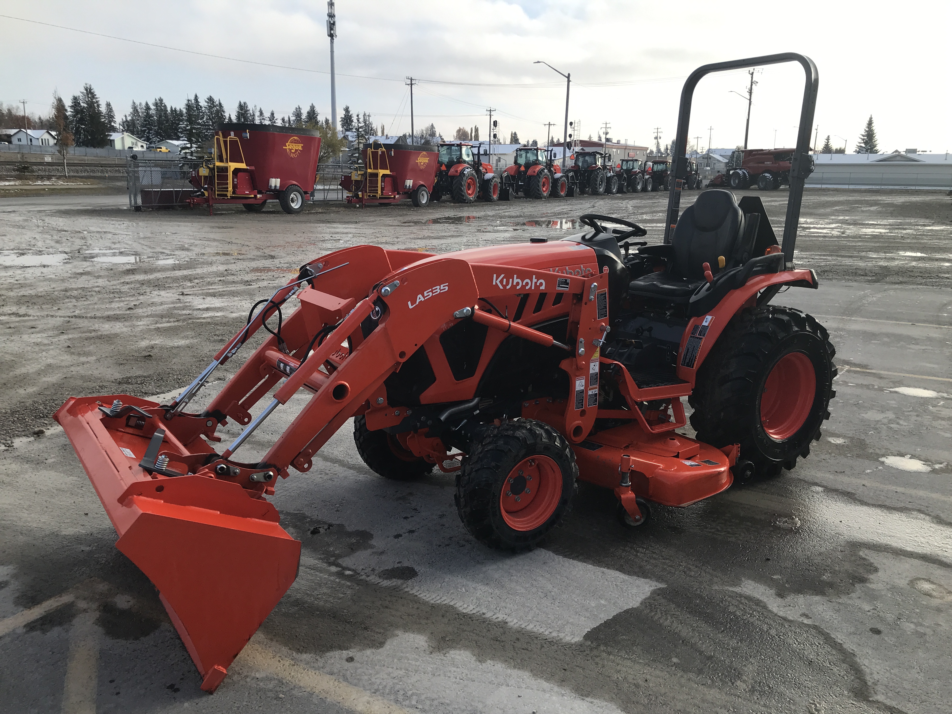 2022 Kubota LX2610HSD Lawn Tractor