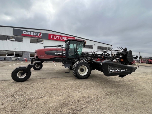 2009 MacDon M150 Windrower