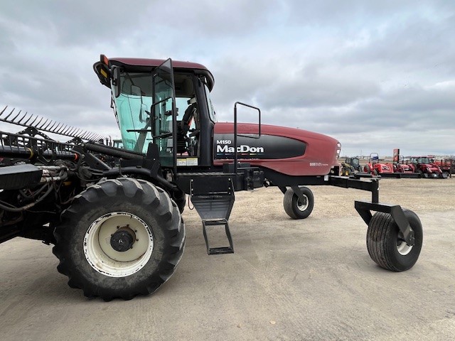 2009 MacDon M150 Windrower