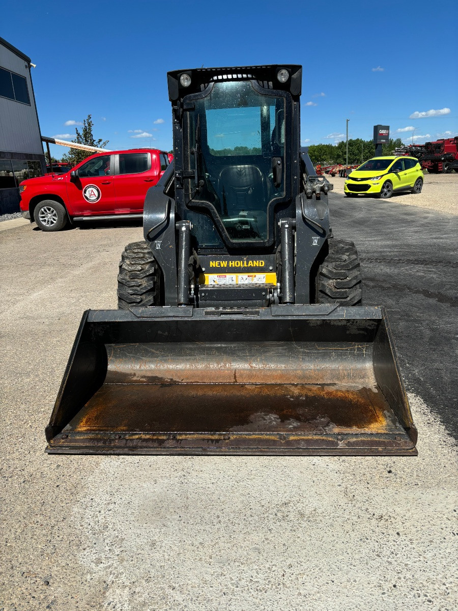 2011 New Holland L220 Skid Steer Loader