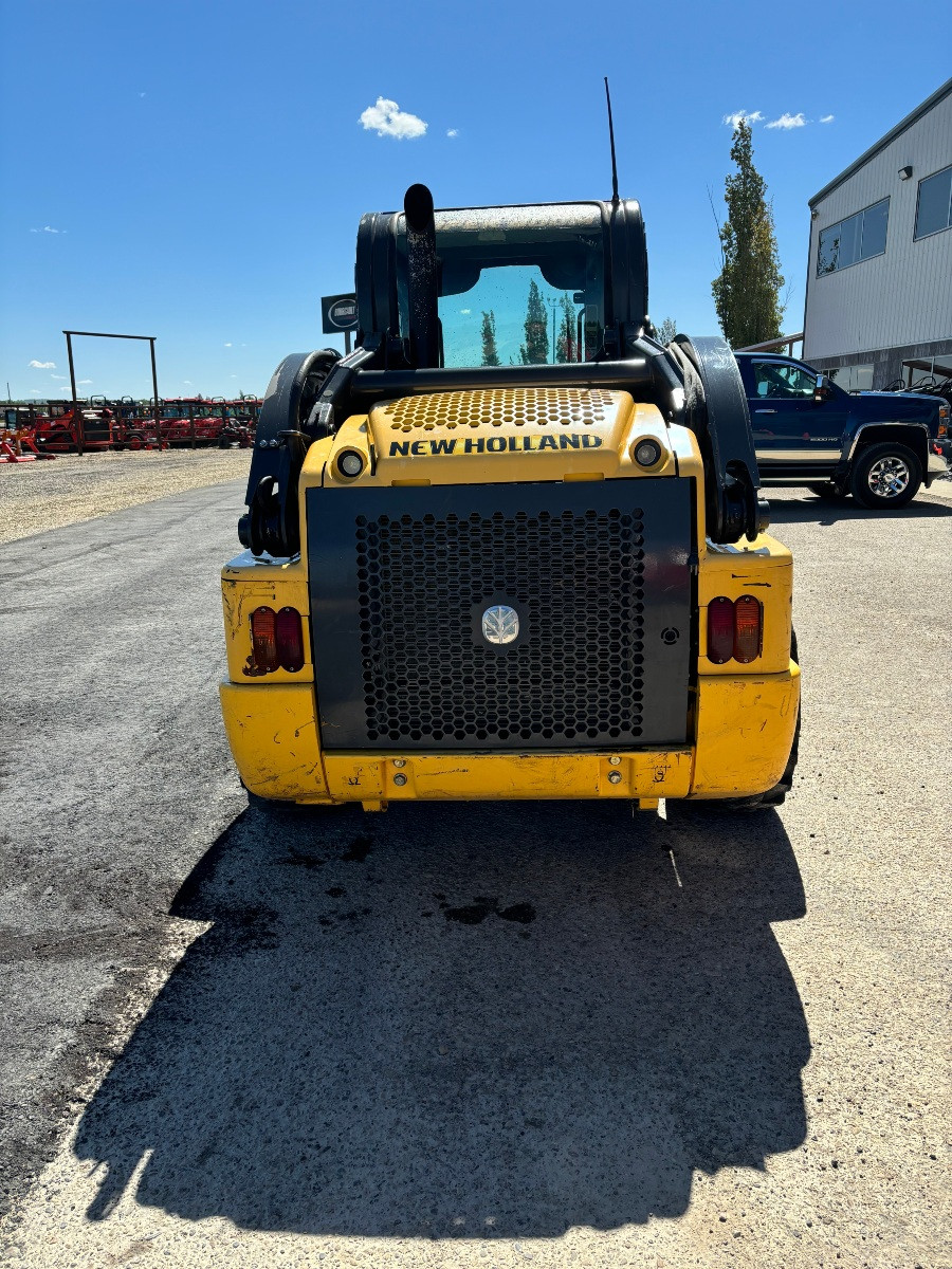 2011 New Holland L220 Skid Steer Loader