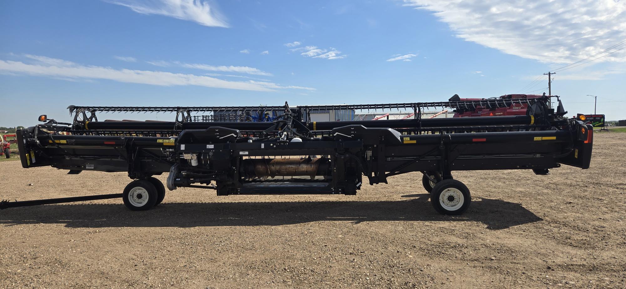 2016 MacDon FD75-35 Header Combine