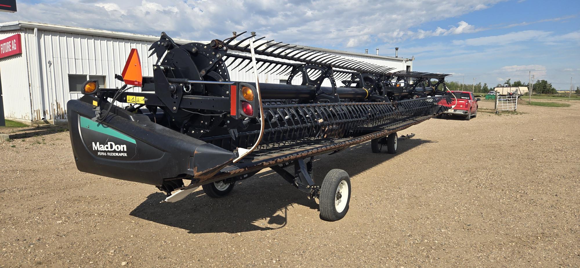 2016 MacDon FD75-35 Header Combine