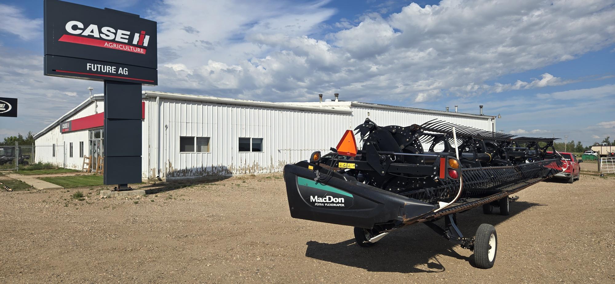 2016 MacDon FD75-35 Header Combine