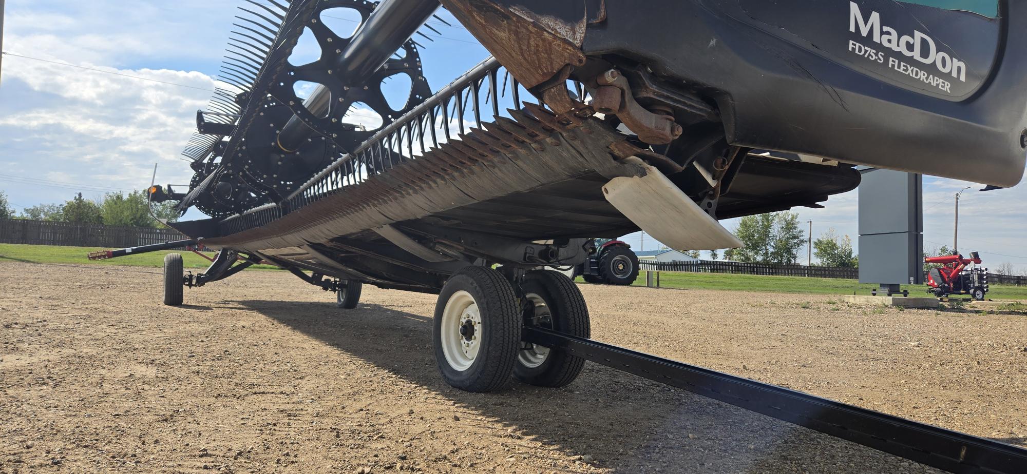 2016 MacDon FD75-35 Header Combine