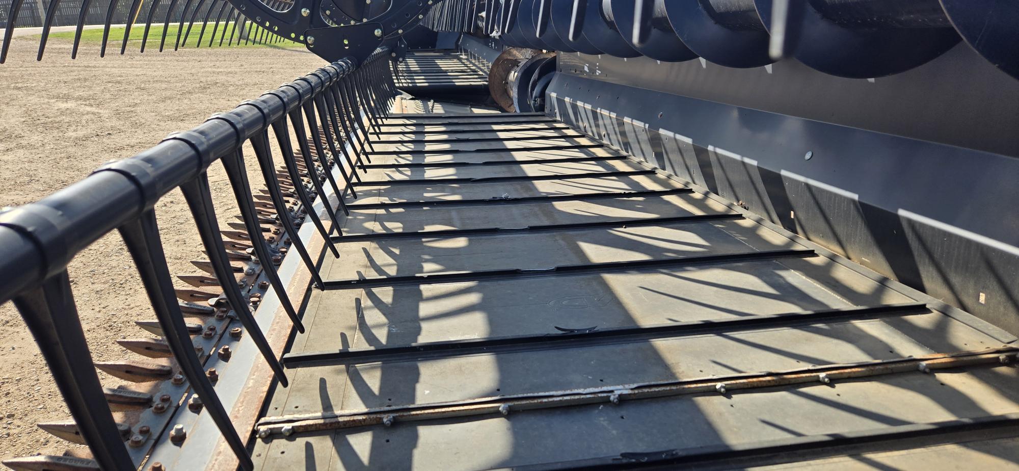 2016 MacDon FD75-35 Header Combine