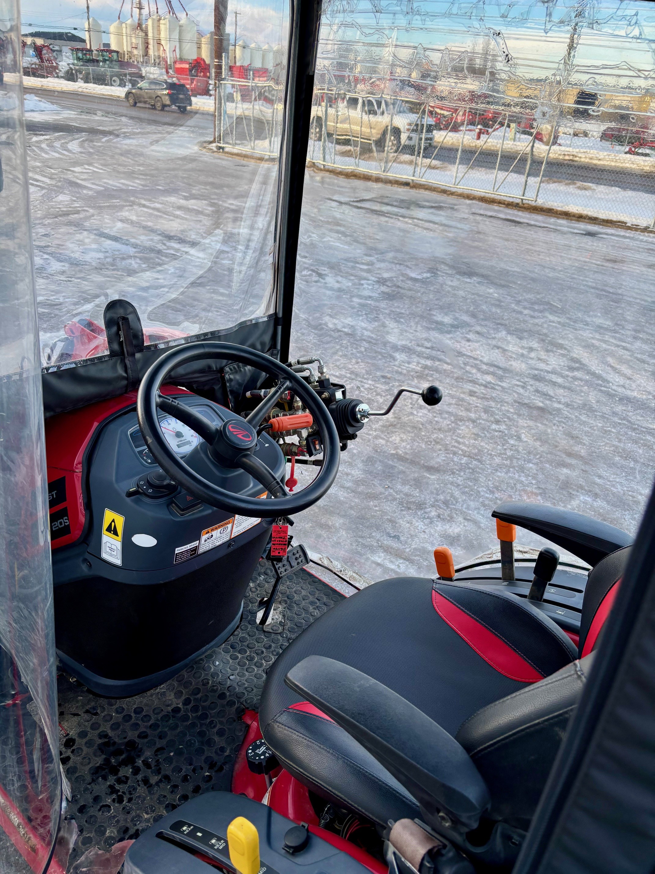 2022 Mahindra eMax 20S Tractor