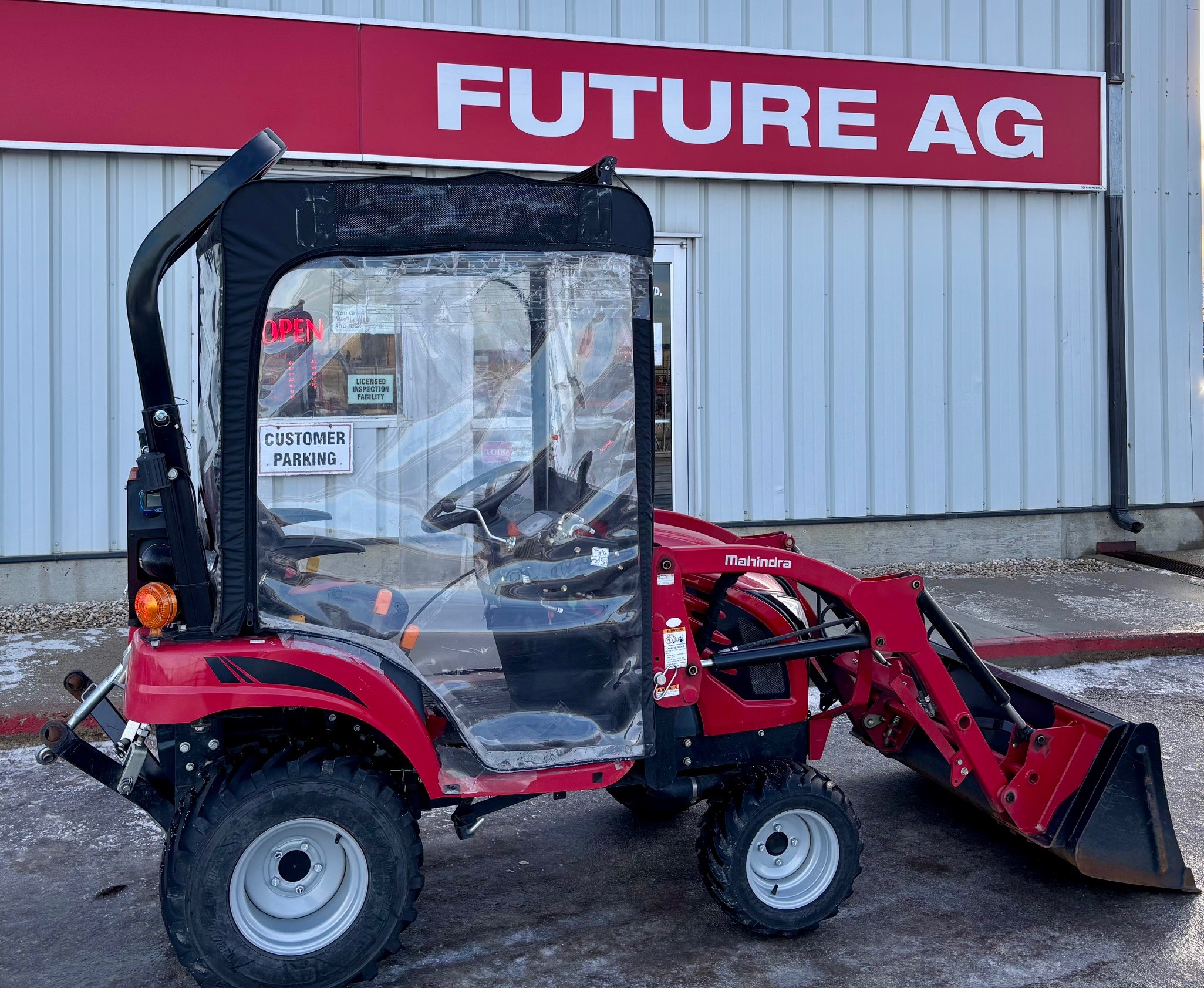 2022 Mahindra eMax 20S Tractor