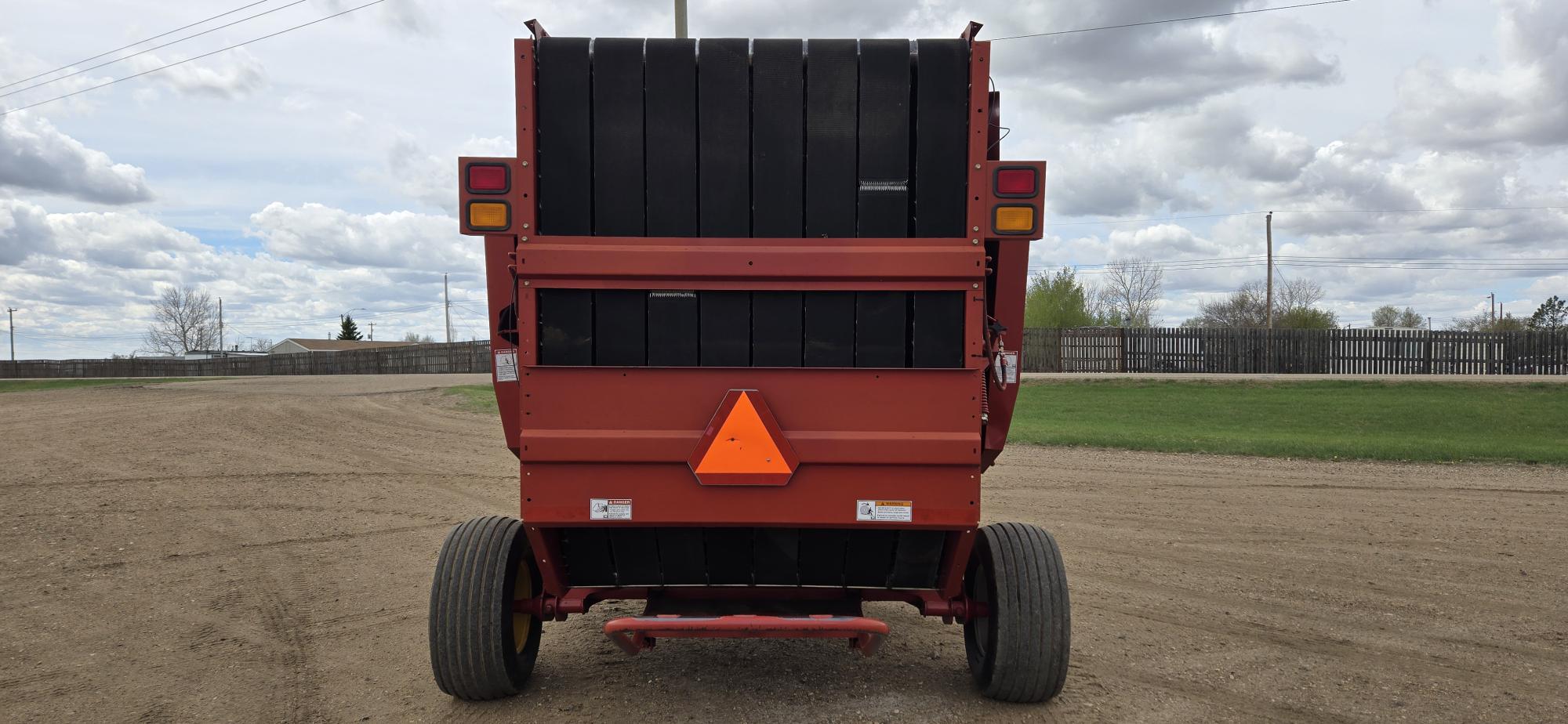 2004 New Holland BR780 Baler/Round